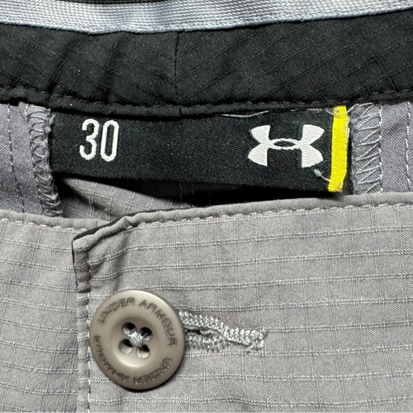 Men’s 4 Pair Cargo Shorts Bundle (Under Armour 30, Oakley 30, Guess 32, Gap 31) - Picture 4 of 13